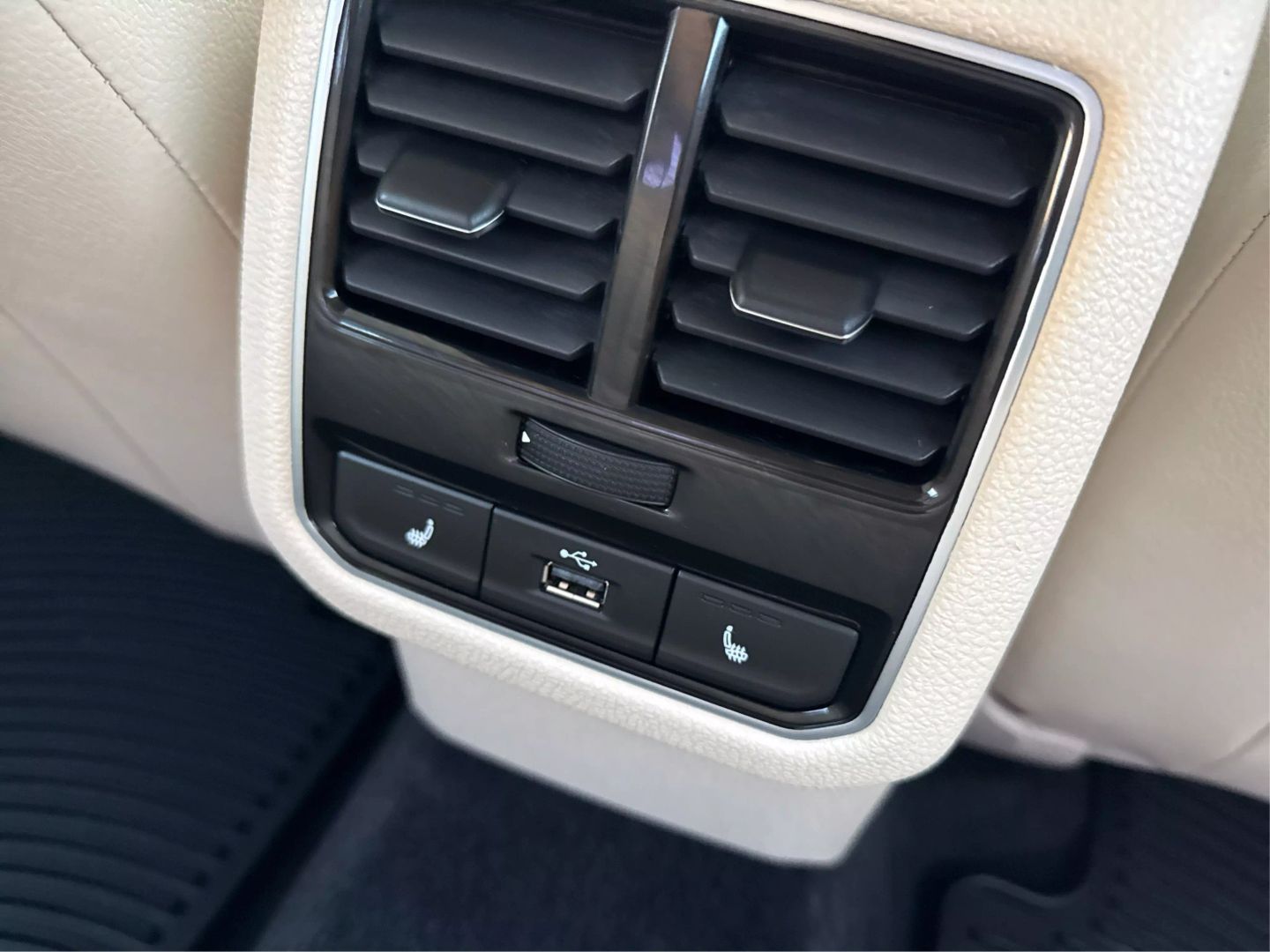 2018 Volkswagen Passat - Image 29