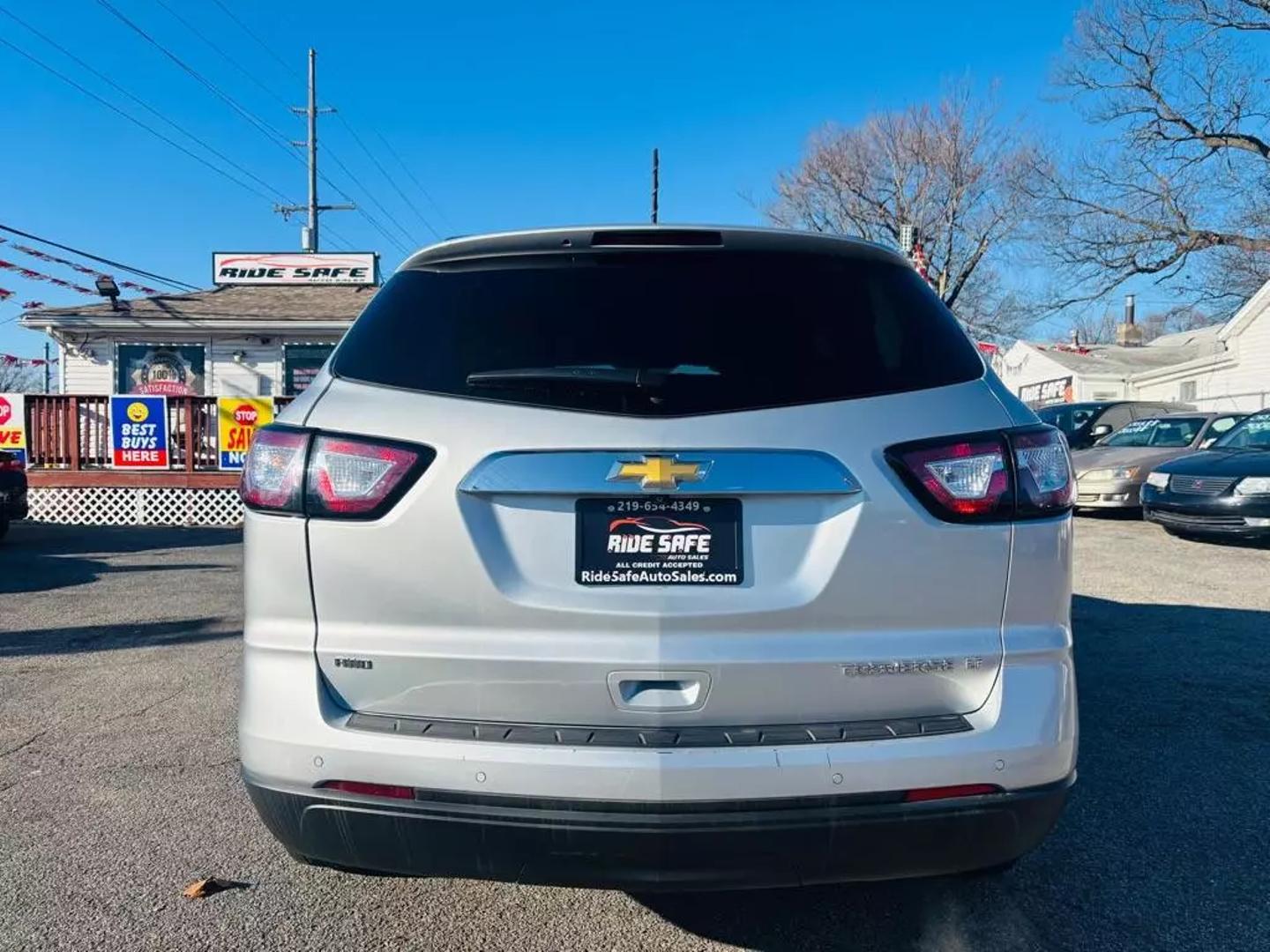 2015 Chevrolet Traverse 1LT photo 3