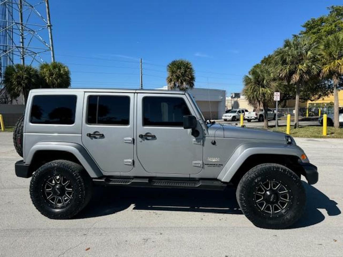 2013 Jeep Wrangler Unlimited Sahara photo 6