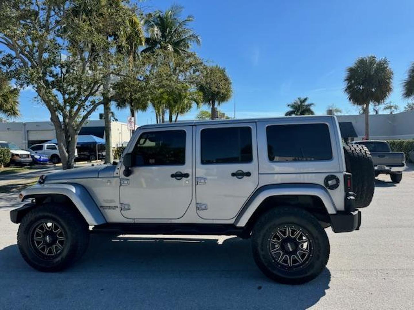 2013 Jeep Wrangler Unlimited Sahara photo 17