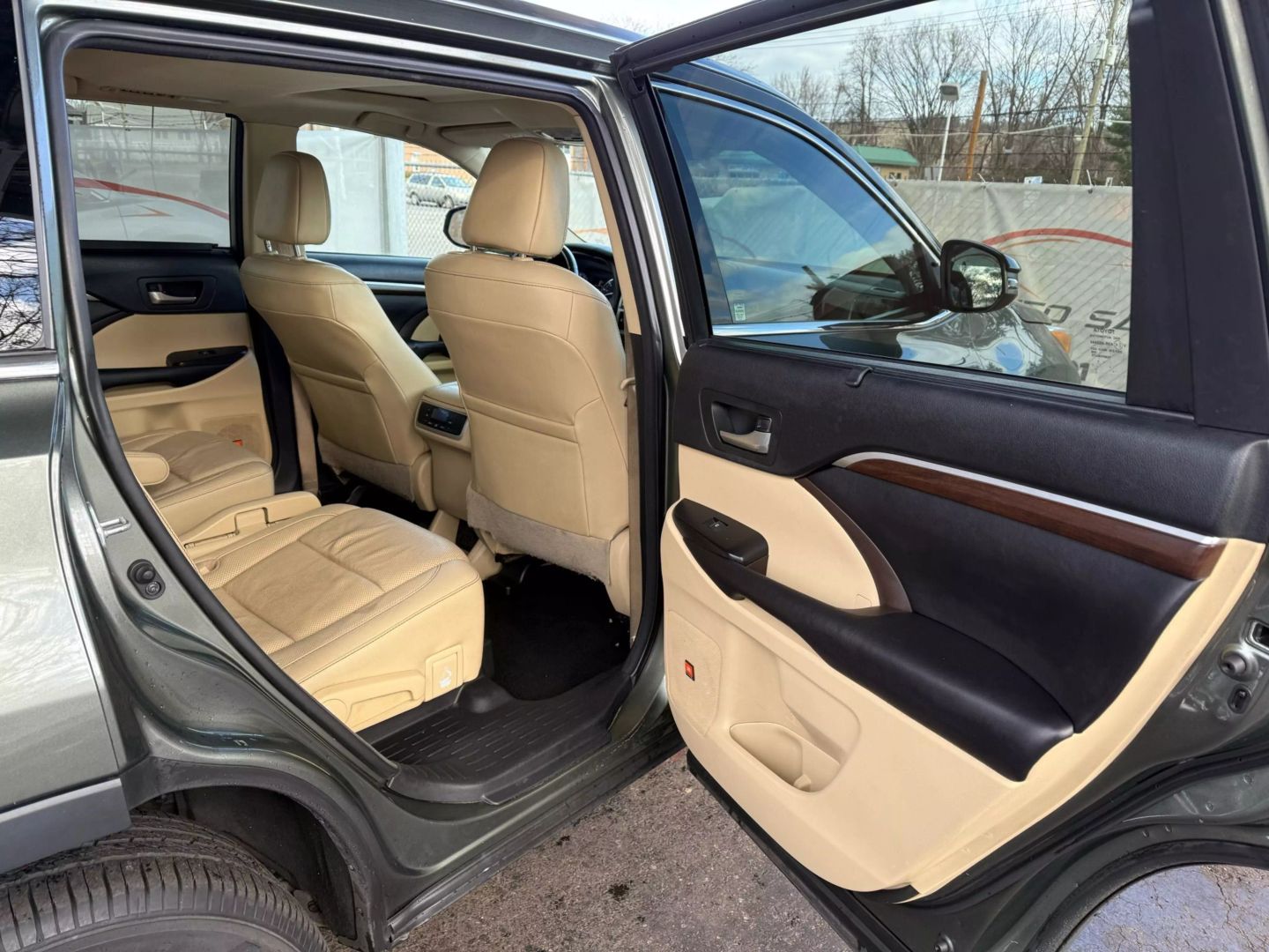 2016 Toyota Highlander - Image 22