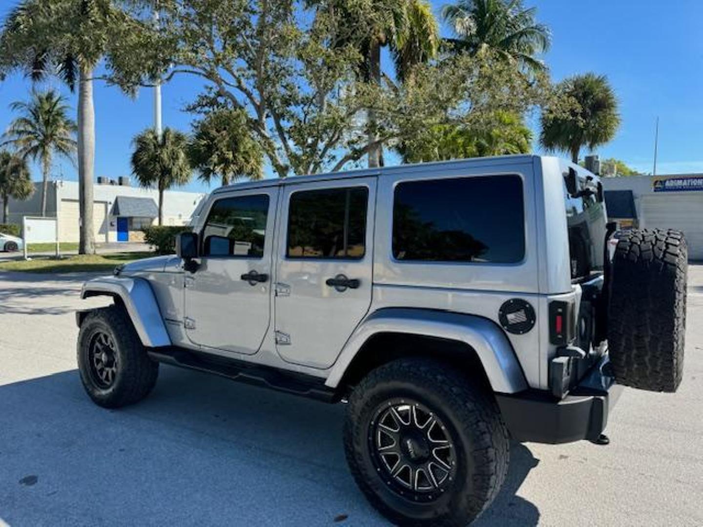 2013 Jeep Wrangler Unlimited Sahara photo 15