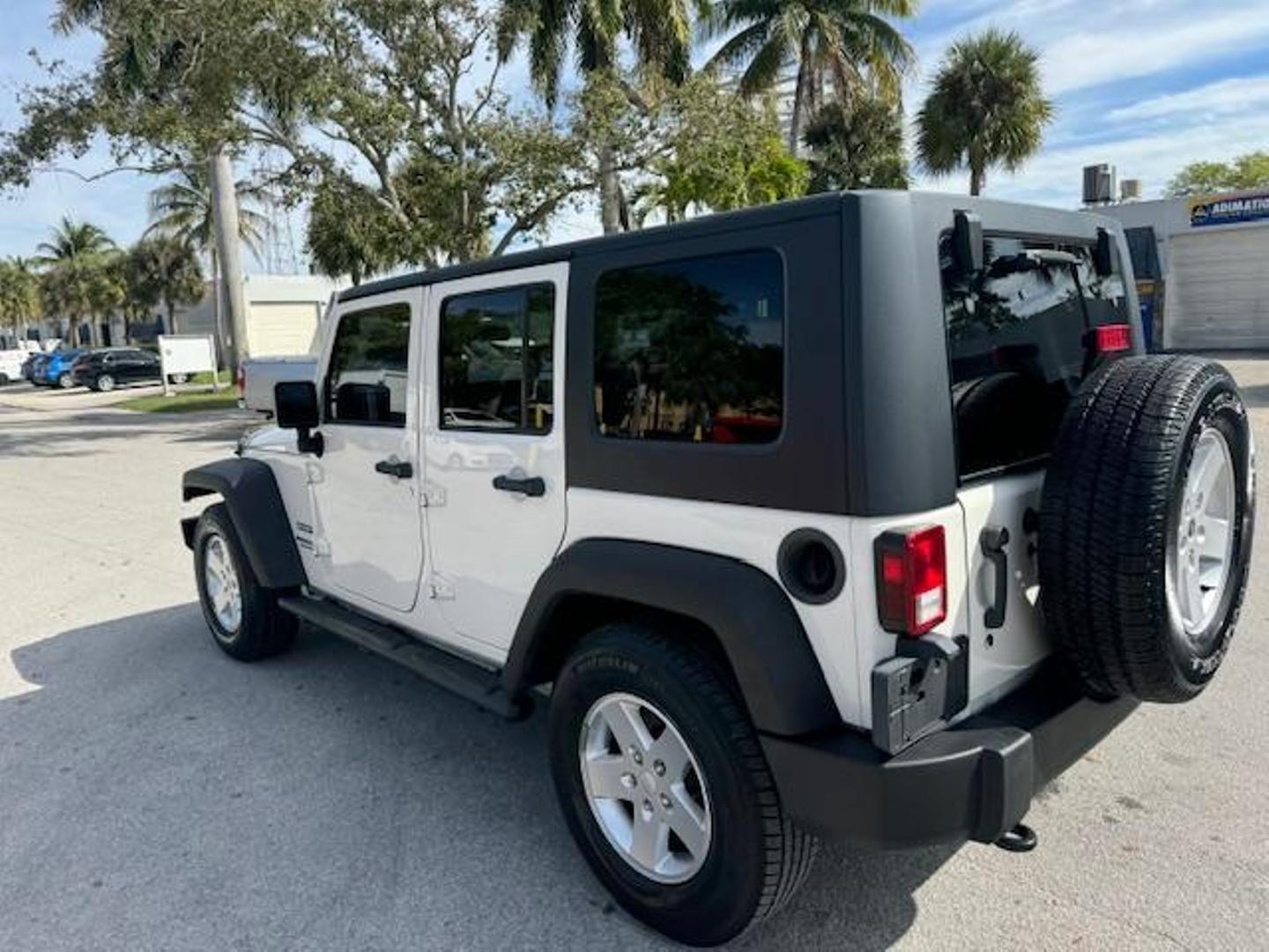 2010 Jeep Wrangler Unlimited Sport photo 13