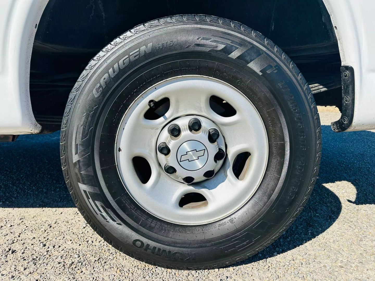 2018 Chevrolet Express 2500 Cargo - Image 14