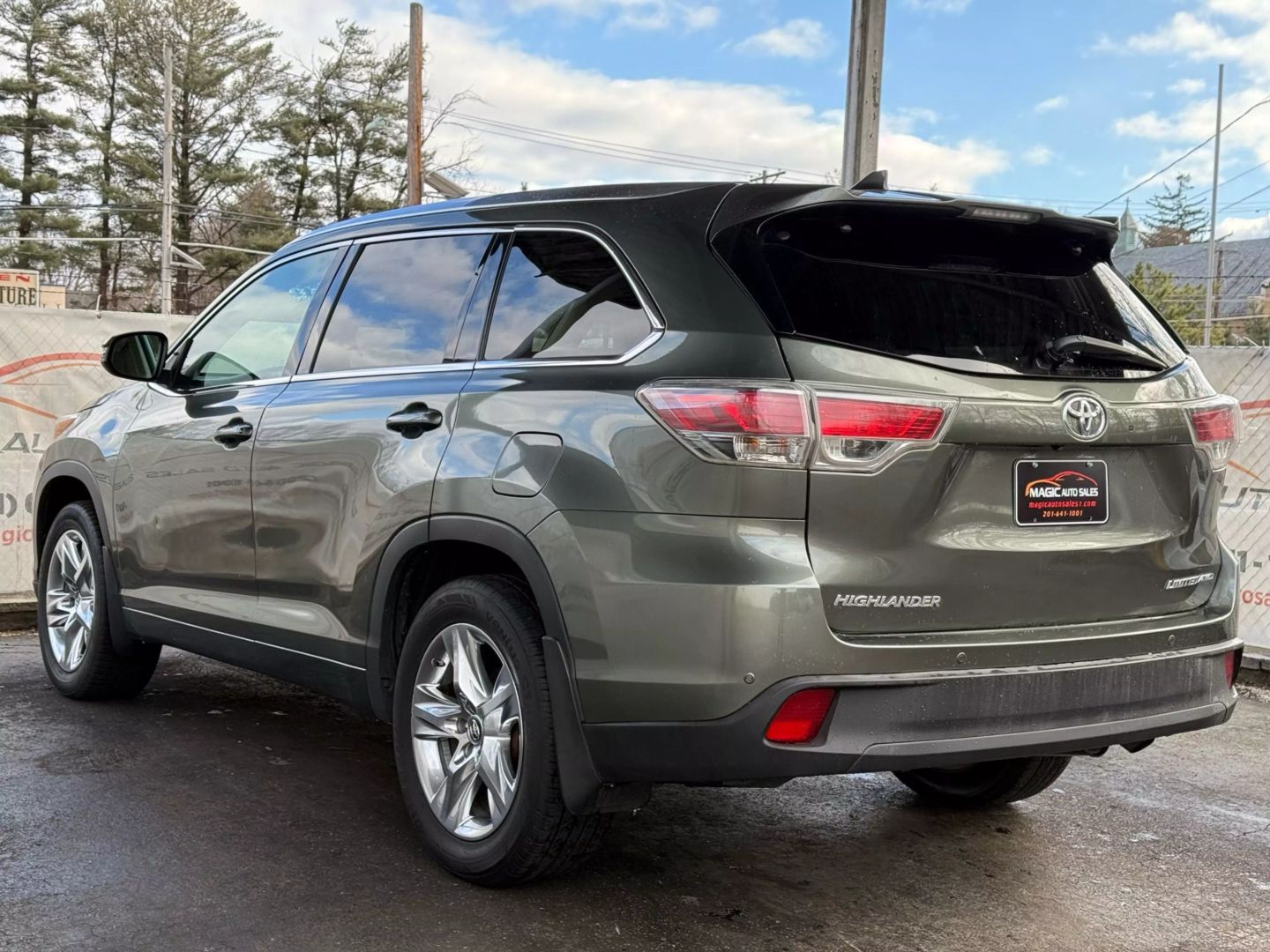 2016 Toyota Highlander - Image 11