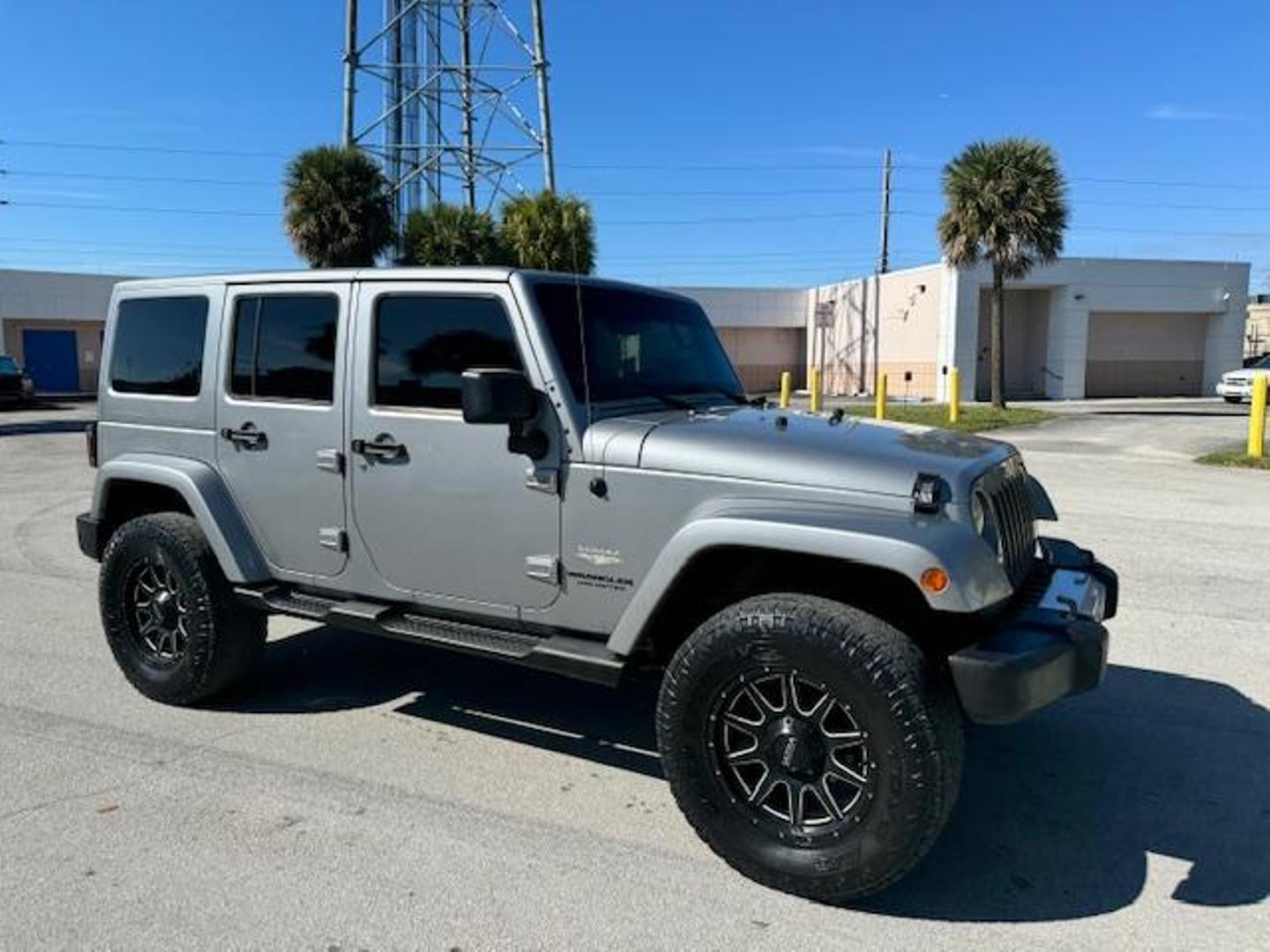 2013 Jeep Wrangler Unlimited Sahara photo 4