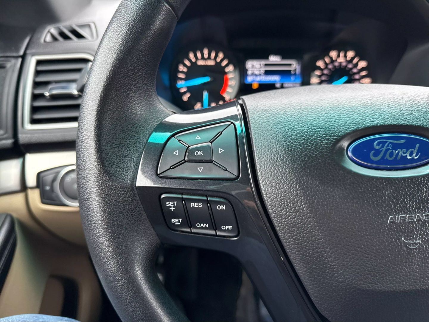 2017 Ford Explorer - Image 21