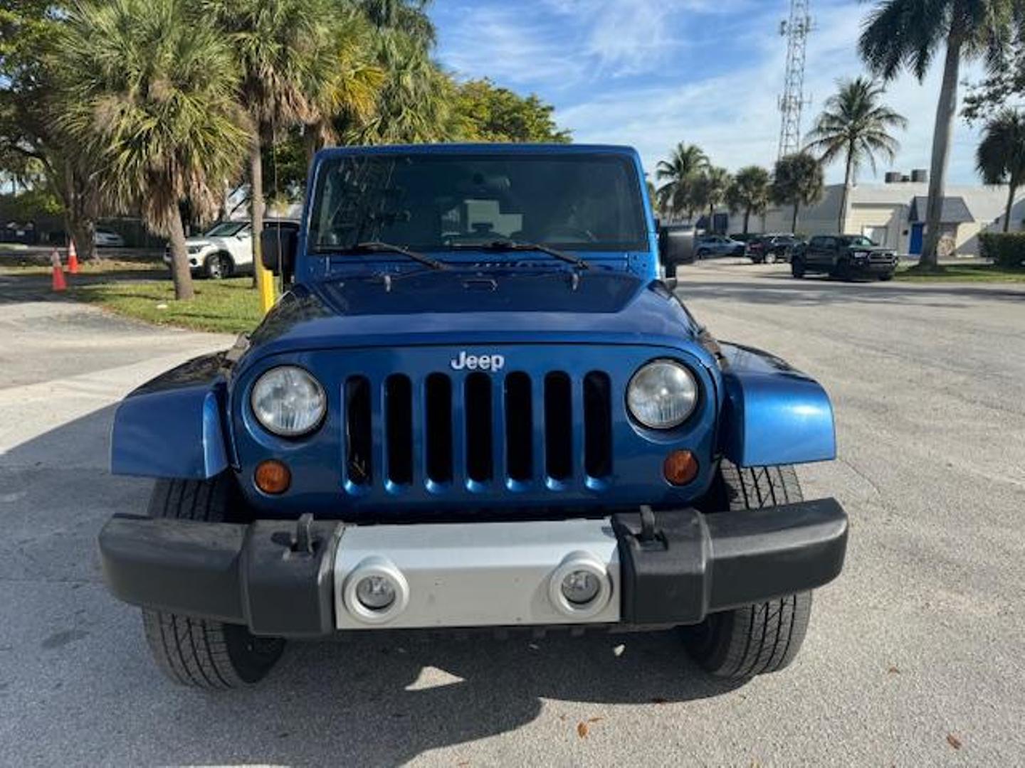 2010 Jeep Wrangler Unlimited Sahara photo 2