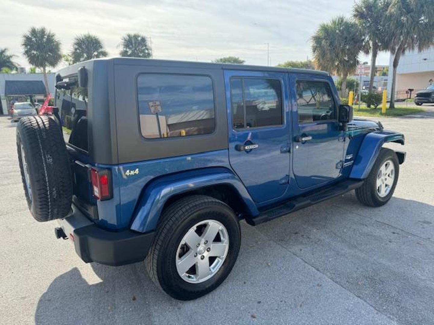 2010 Jeep Wrangler Unlimited Sahara photo 8