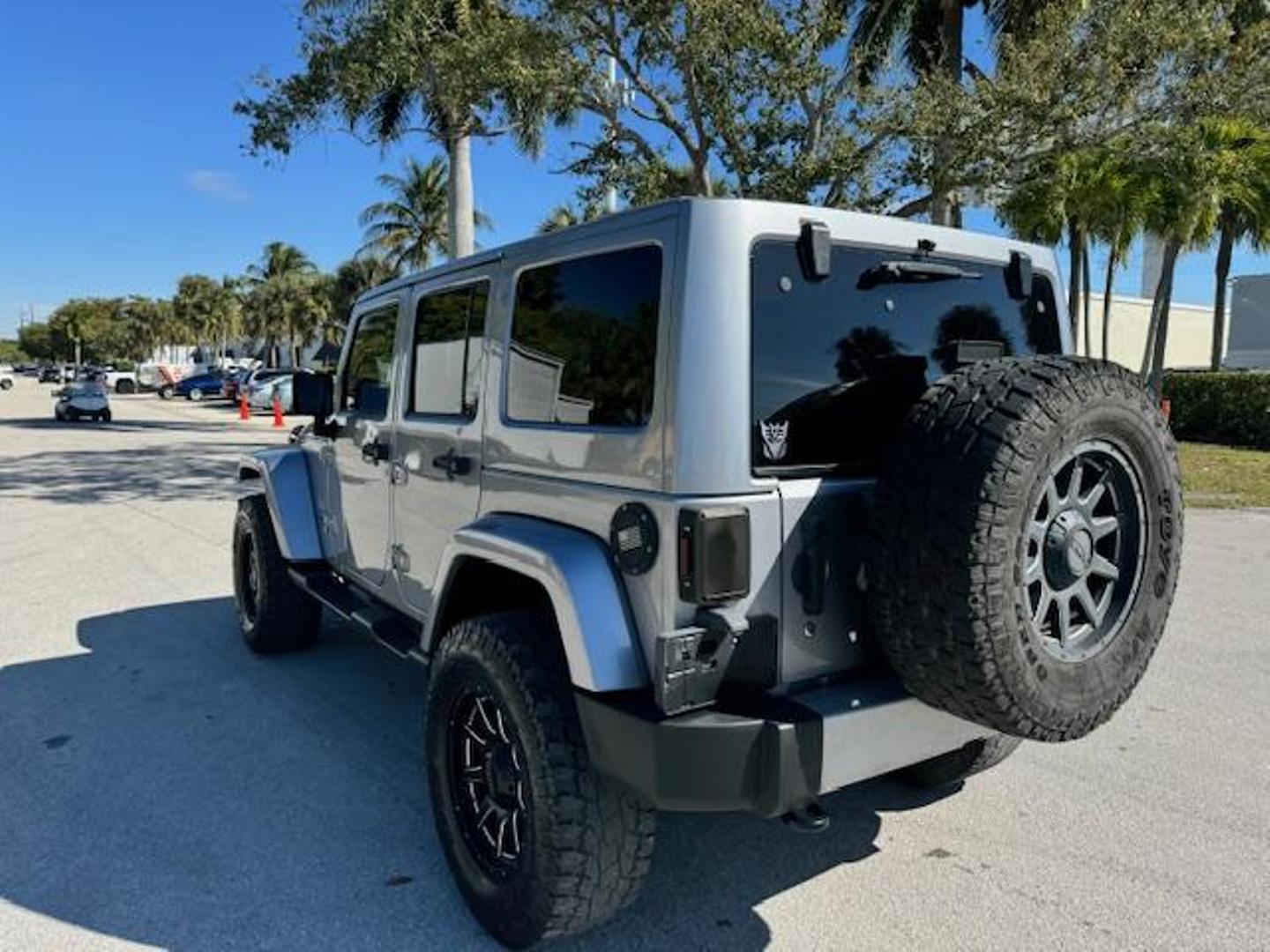 2013 Jeep Wrangler Unlimited Sahara photo 14