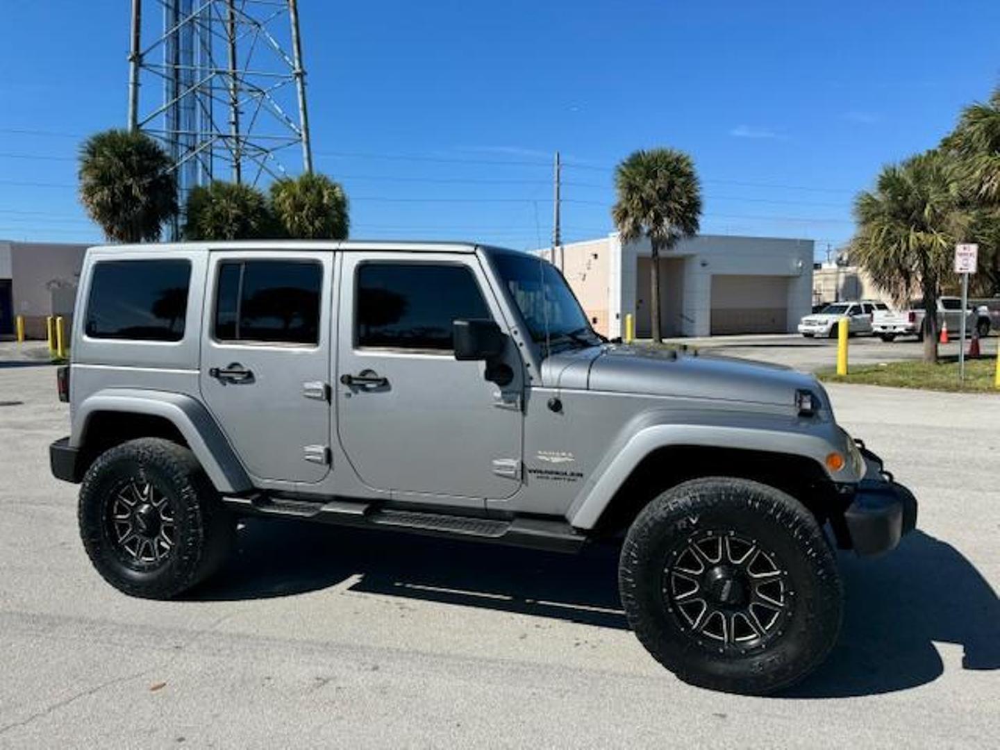 2013 Jeep Wrangler Unlimited Sahara photo 5