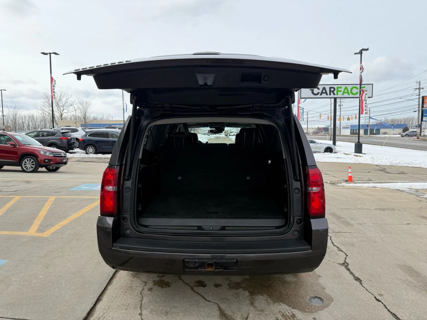 2018 Chevrolet Suburban - Image 11
