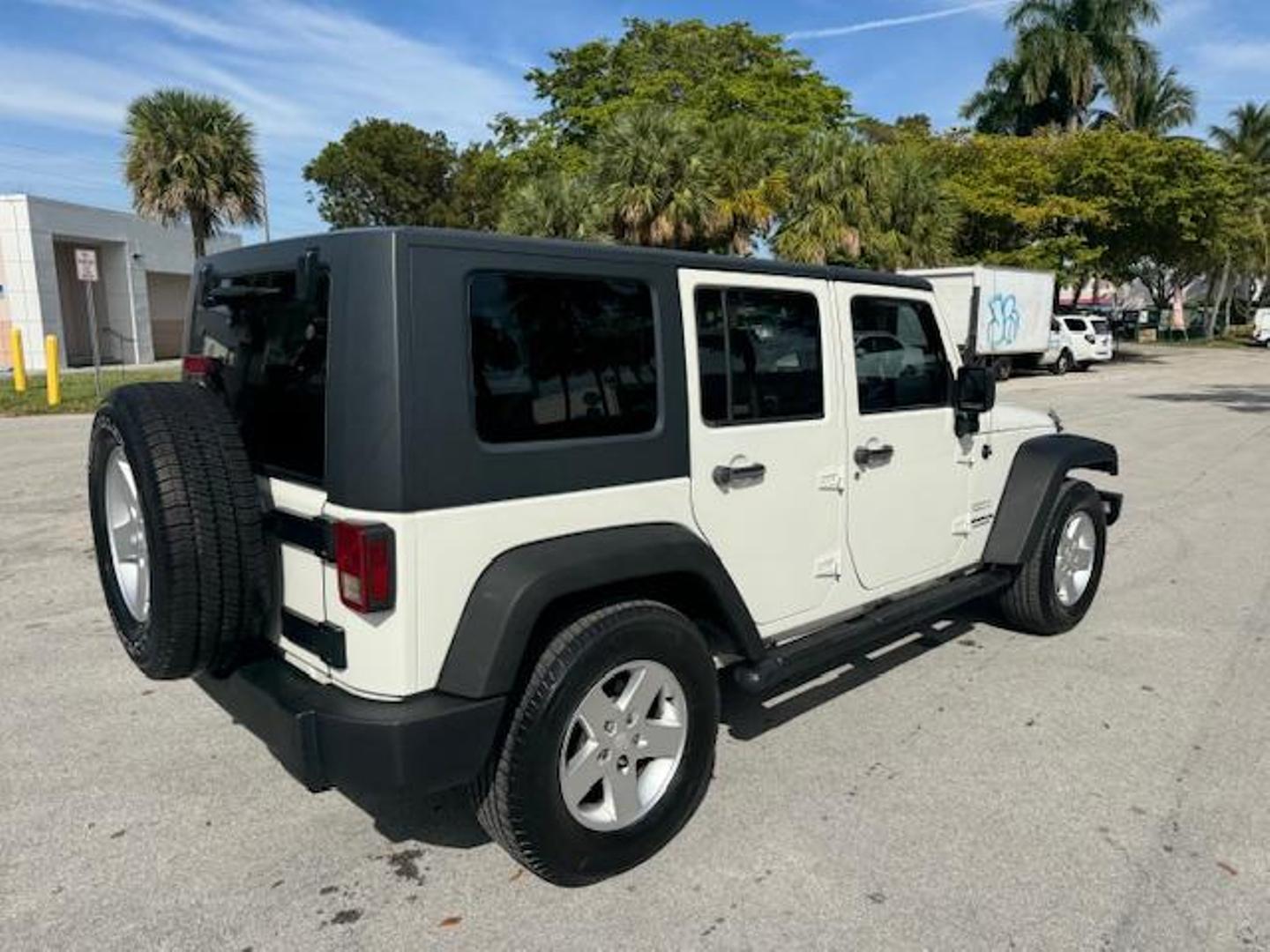 2010 Jeep Wrangler Unlimited Sport photo 10