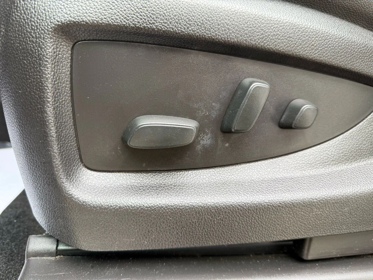 2018 Chevrolet Suburban - Image 19