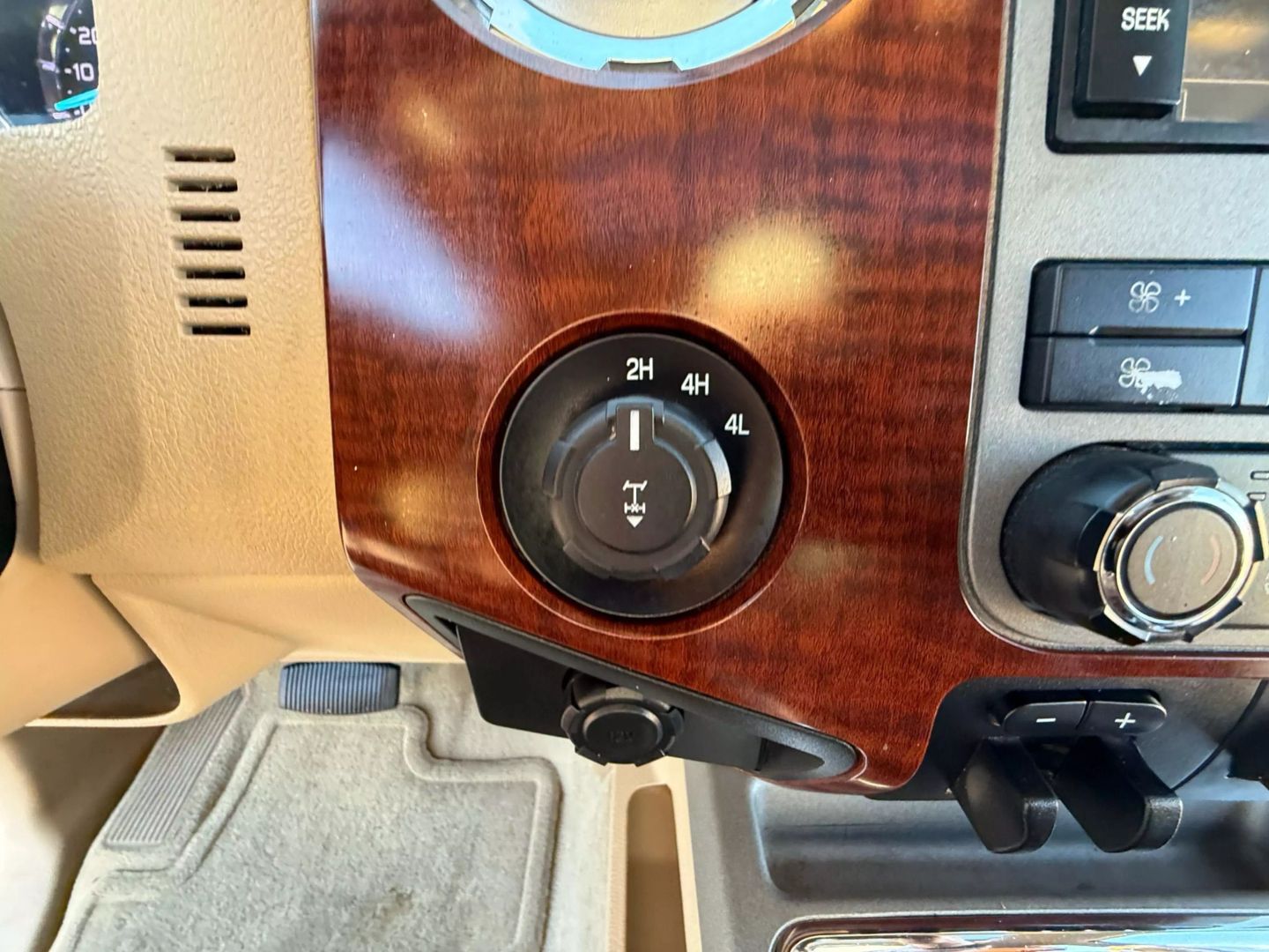 2012 Ford F250 Super Duty Crew Cab - Image 29