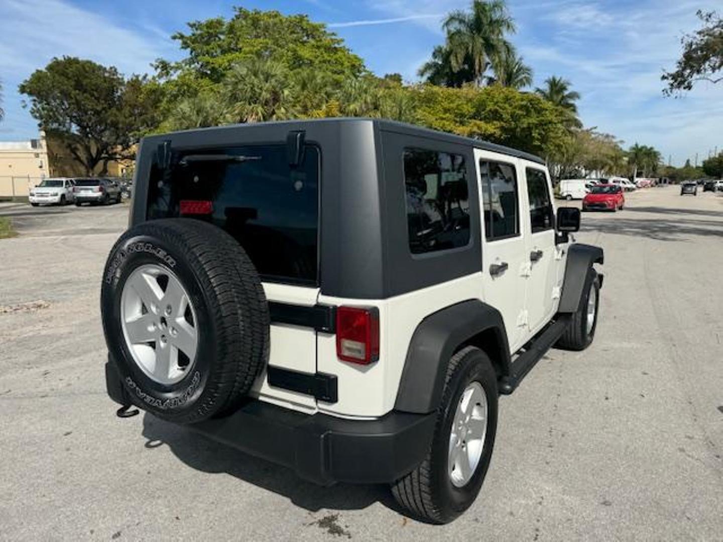 2010 Jeep Wrangler Unlimited Sport photo 11