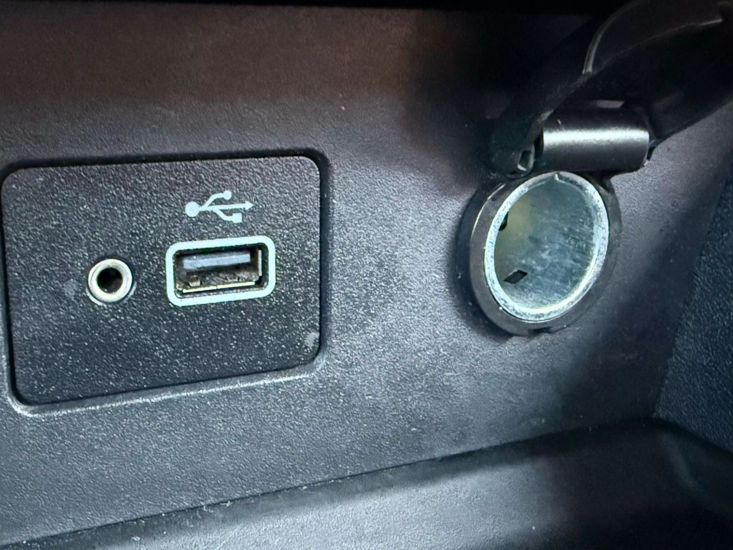 2021 Nissan Altima - Image 28