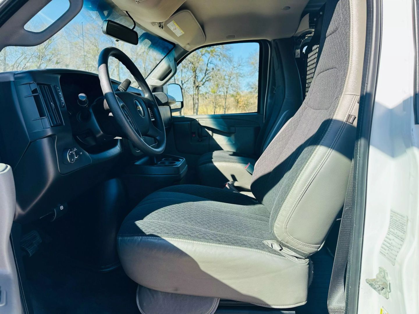 2018 Chevrolet Express 2500 Cargo - Image 16