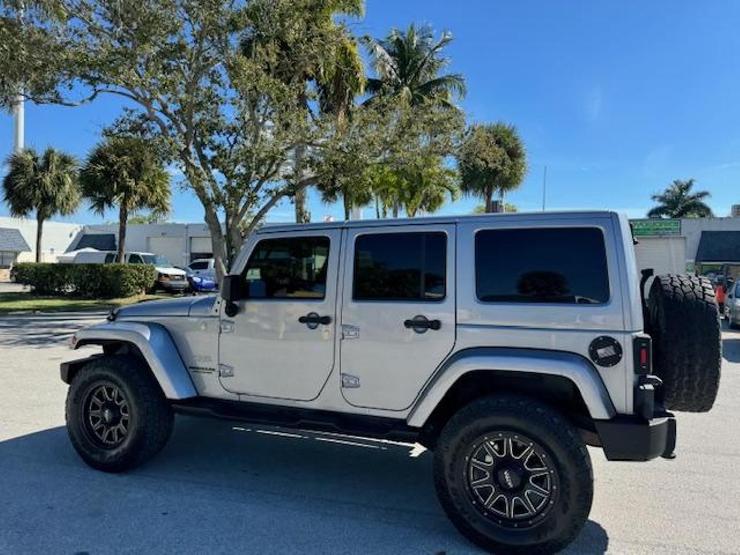 2013 Jeep Wrangler Unlimited Sahara photo 16