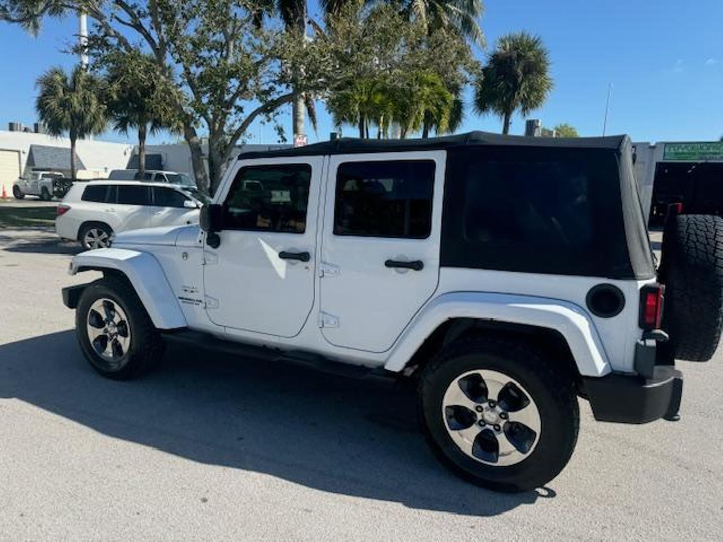 2016 Jeep Wrangler Unlimited Sahara photo 14