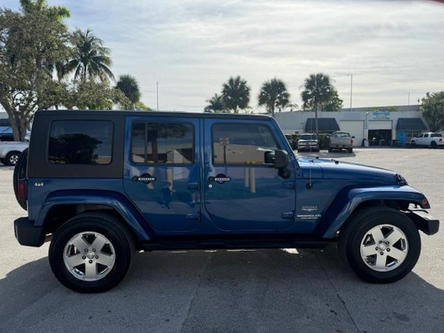 2010 Jeep Wrangler Unlimited Sahara photo 9