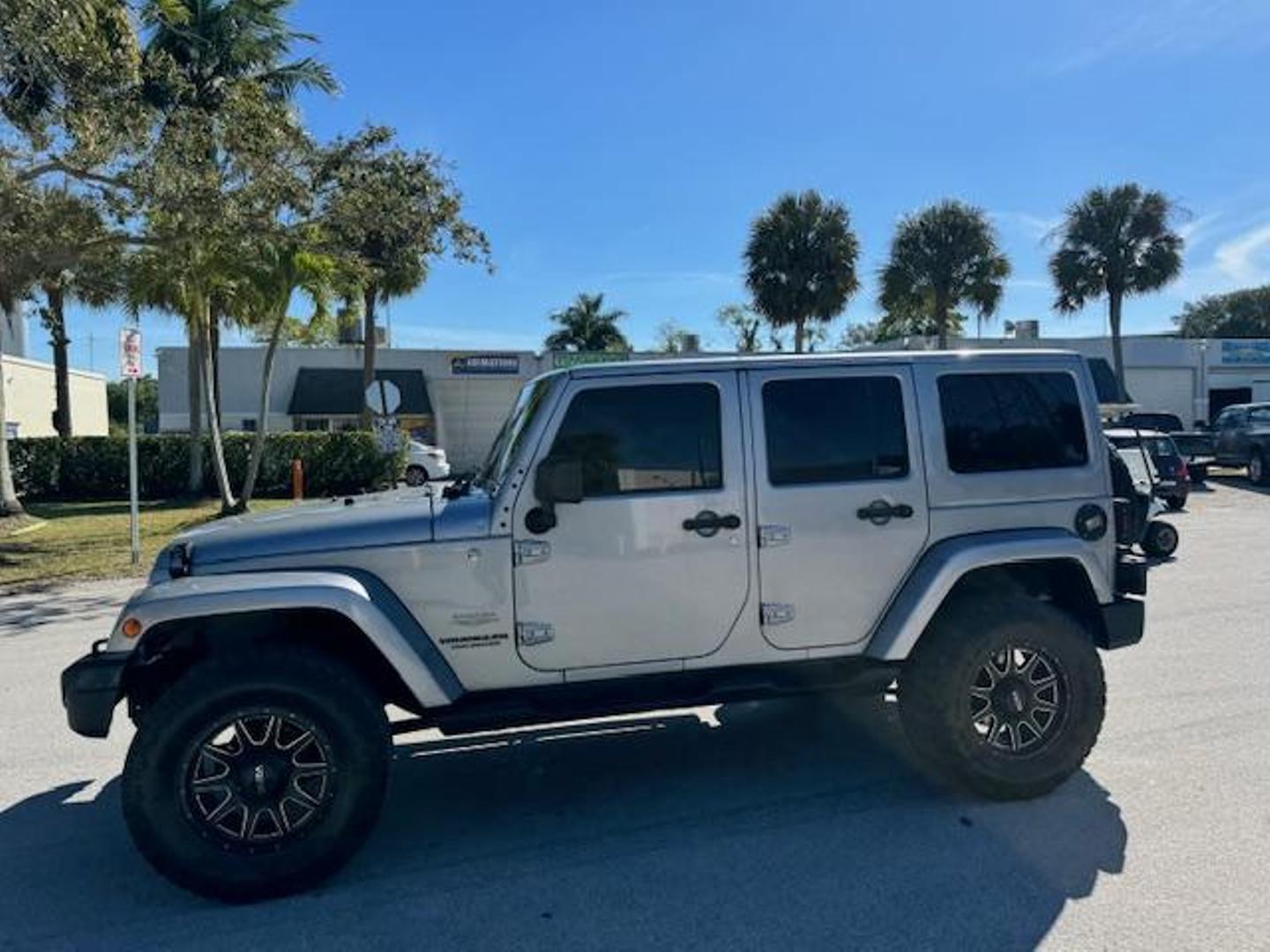 2013 Jeep Wrangler Unlimited Sahara photo 19