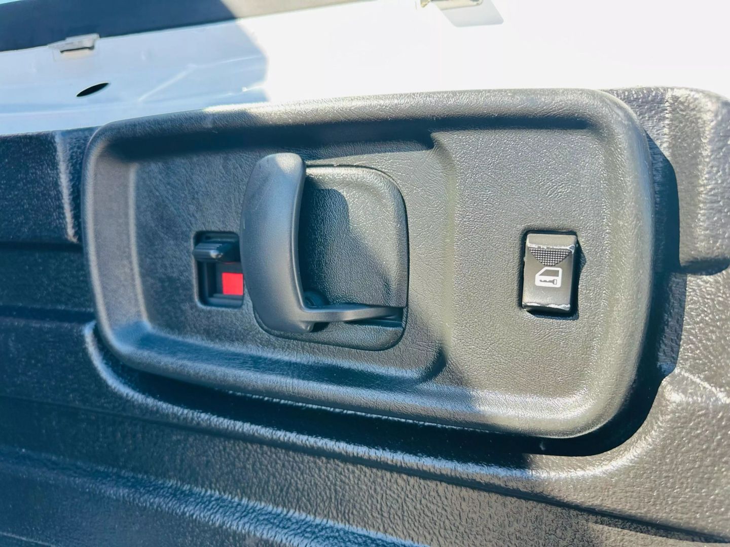2018 Chevrolet Express 2500 Cargo - Image 13