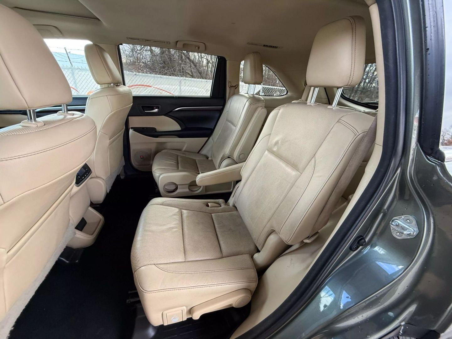 2016 Toyota Highlander - Image 19