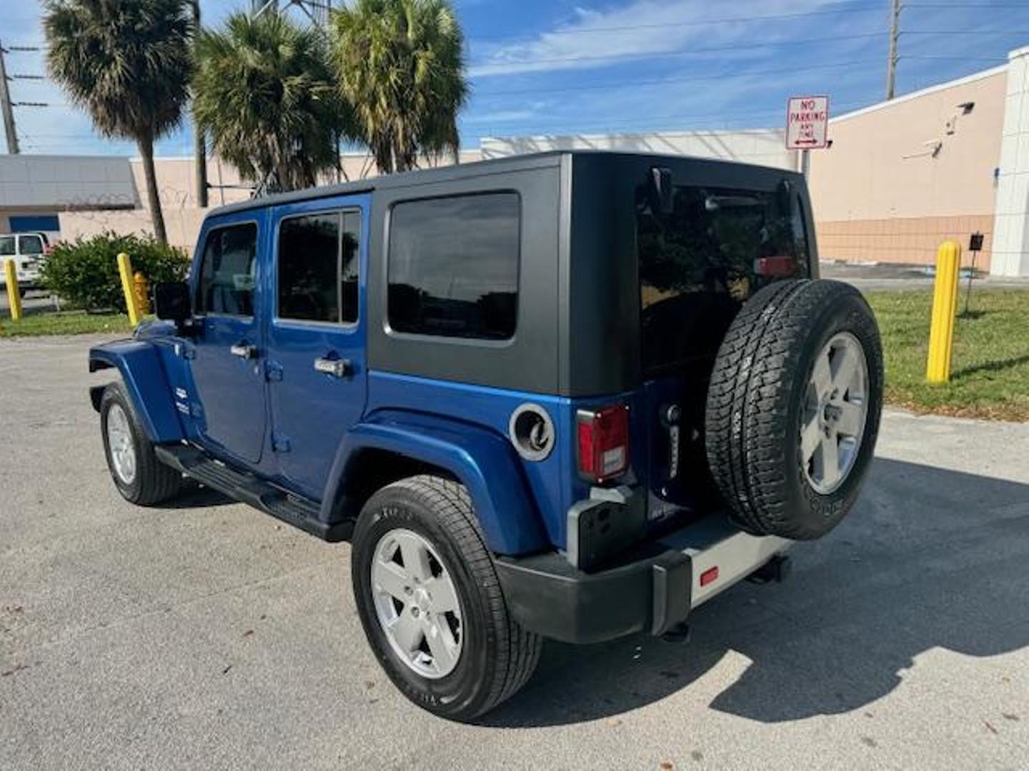 2010 Jeep Wrangler Unlimited Sahara photo 6