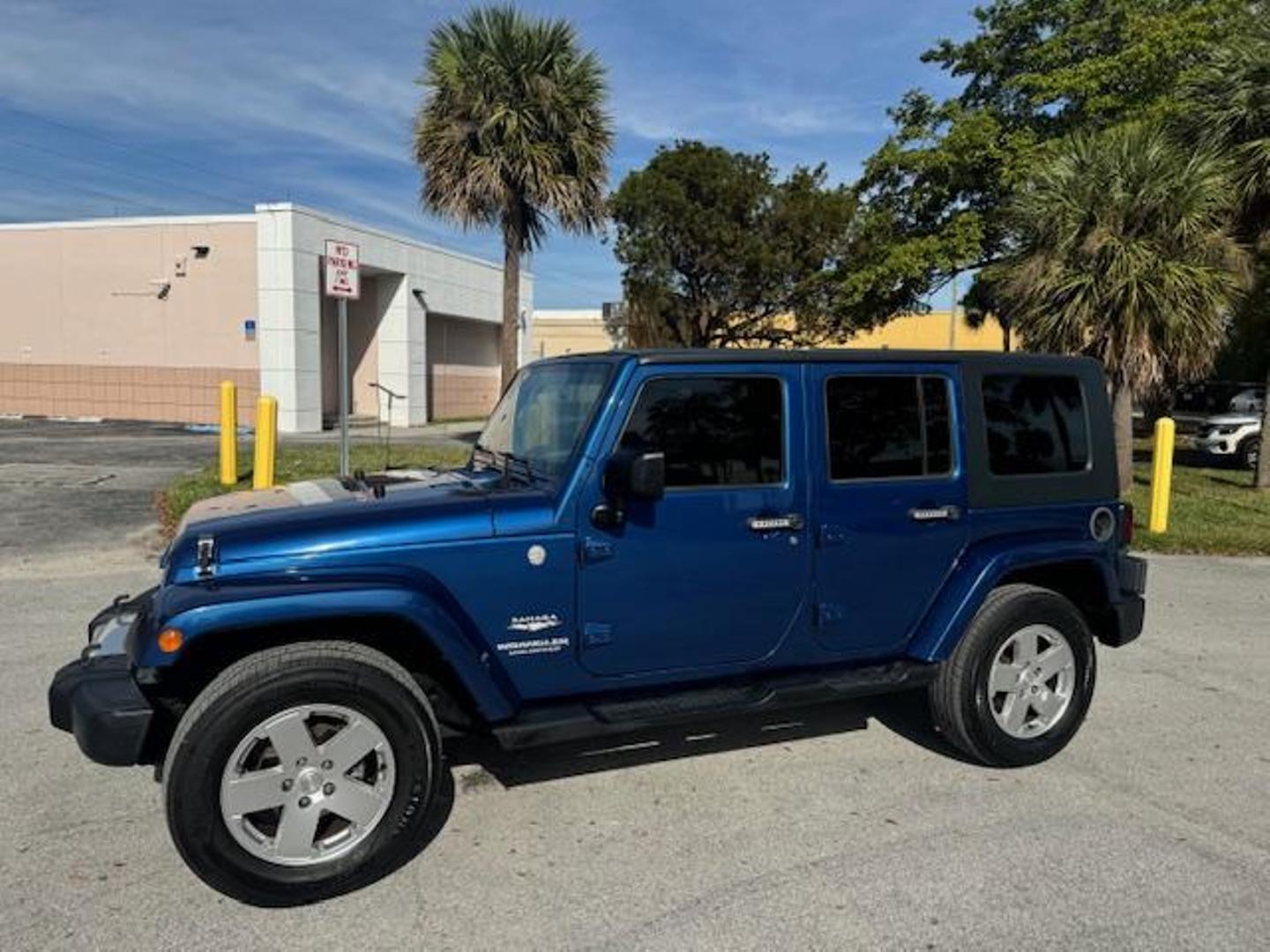 2010 Jeep Wrangler Unlimited Sahara photo 3