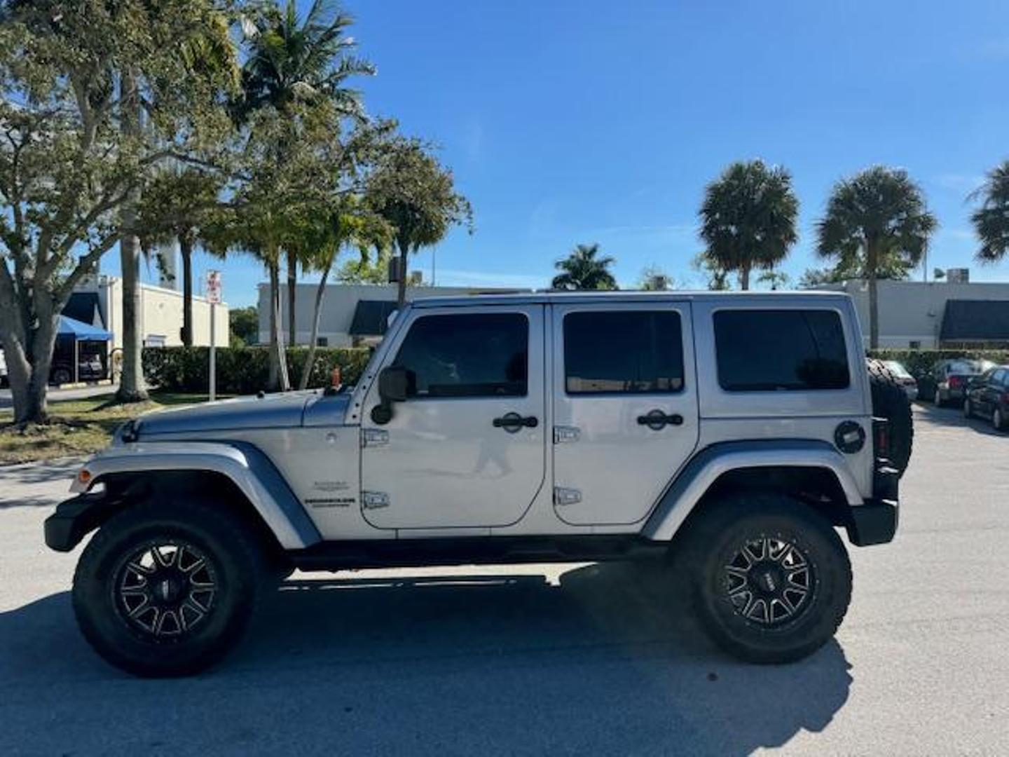 2013 Jeep Wrangler Unlimited Sahara photo 18