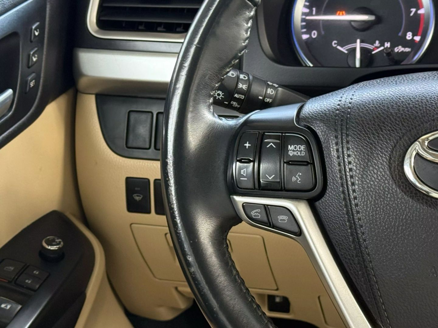 2016 Toyota Highlander - Image 36
