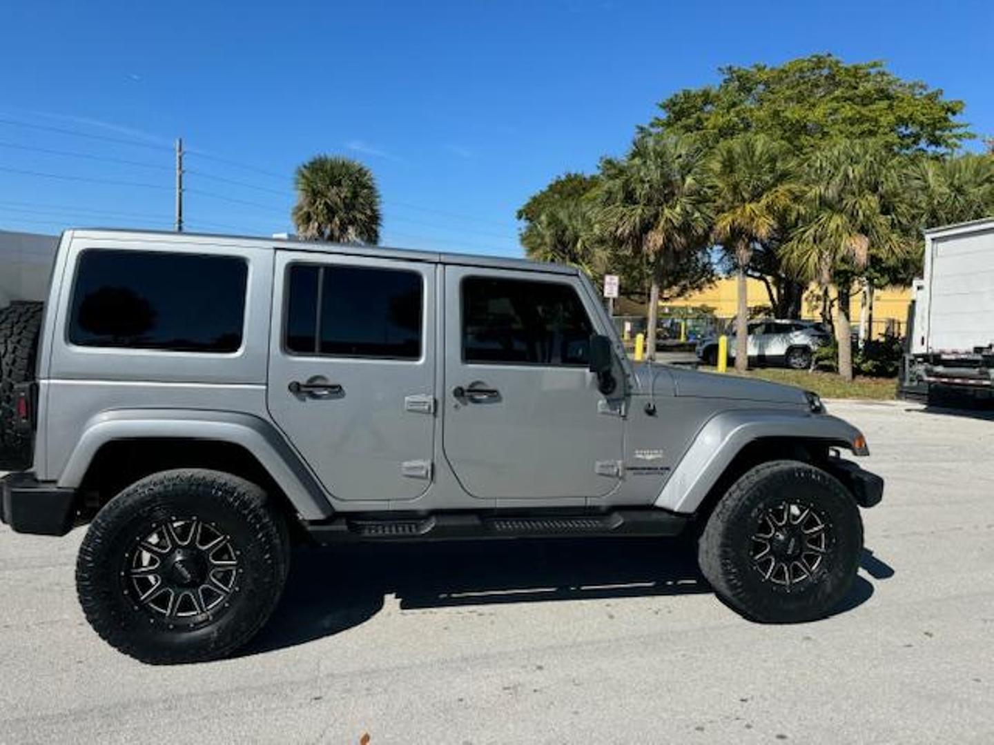 2013 Jeep Wrangler Unlimited Sahara photo 7