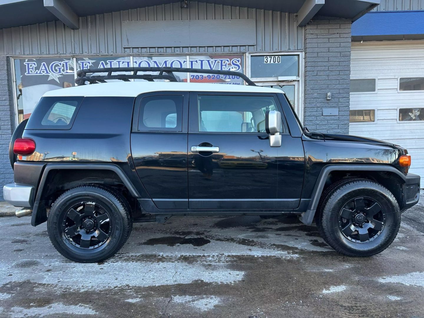 Used 2008 Toyota FJ Cruiser Base with VIN JTEBU11F18K039844 for sale in Arlington, VA