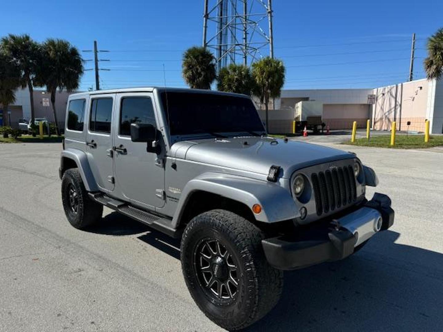 2013 Jeep Wrangler Unlimited Sahara photo 3