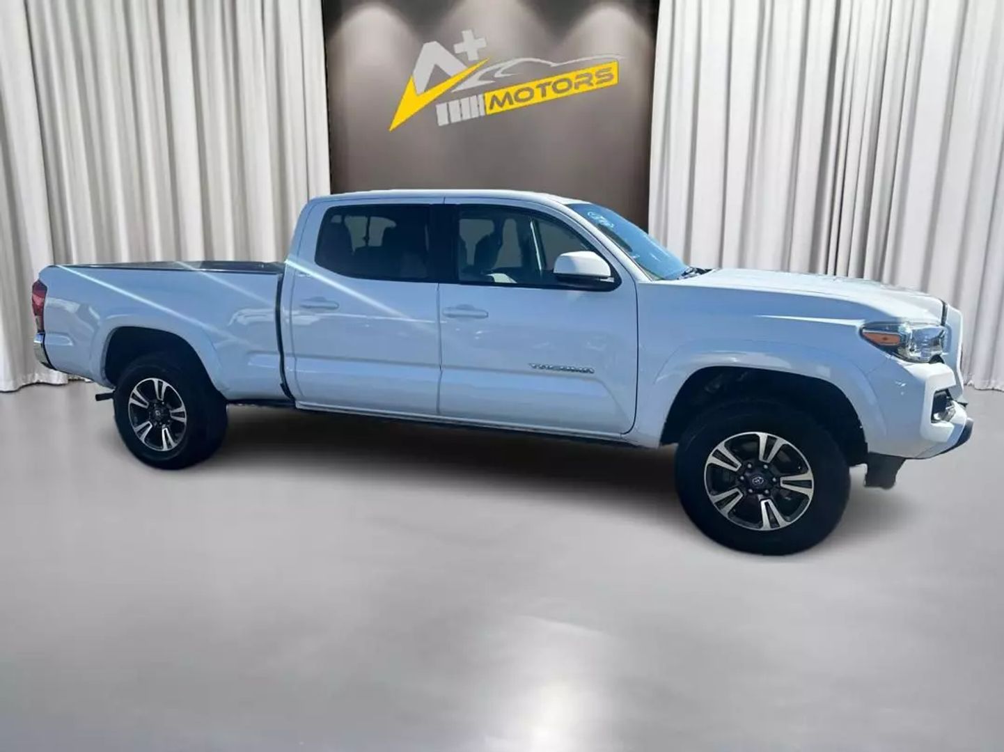 2016 TOYOTA TACOMA DOUBLE CAB PICKUP V6, 3.5 LITER SR5 PICKUP 4D 6 FT