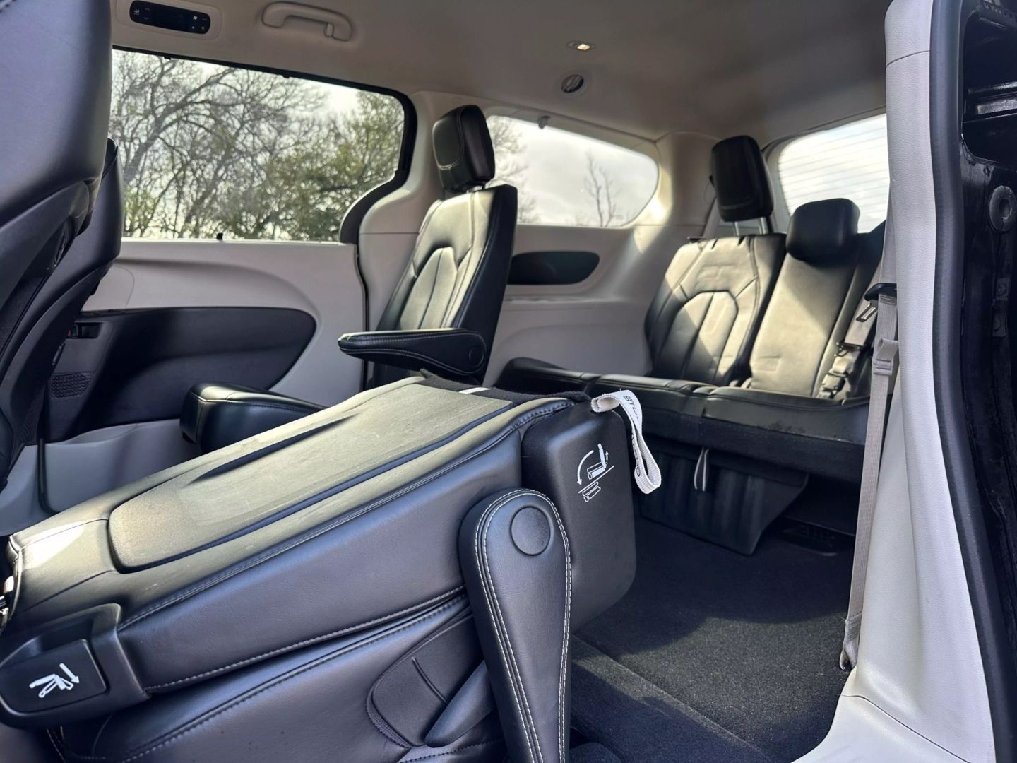 2023 Chrysler Pacifica - Image 13