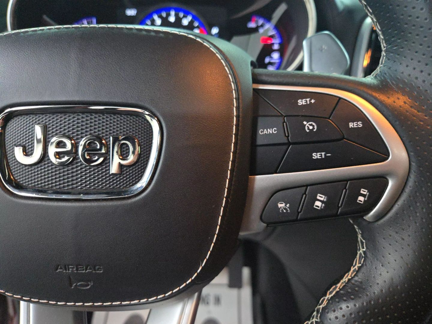 2018 Jeep Grand Cherokee - Image 34