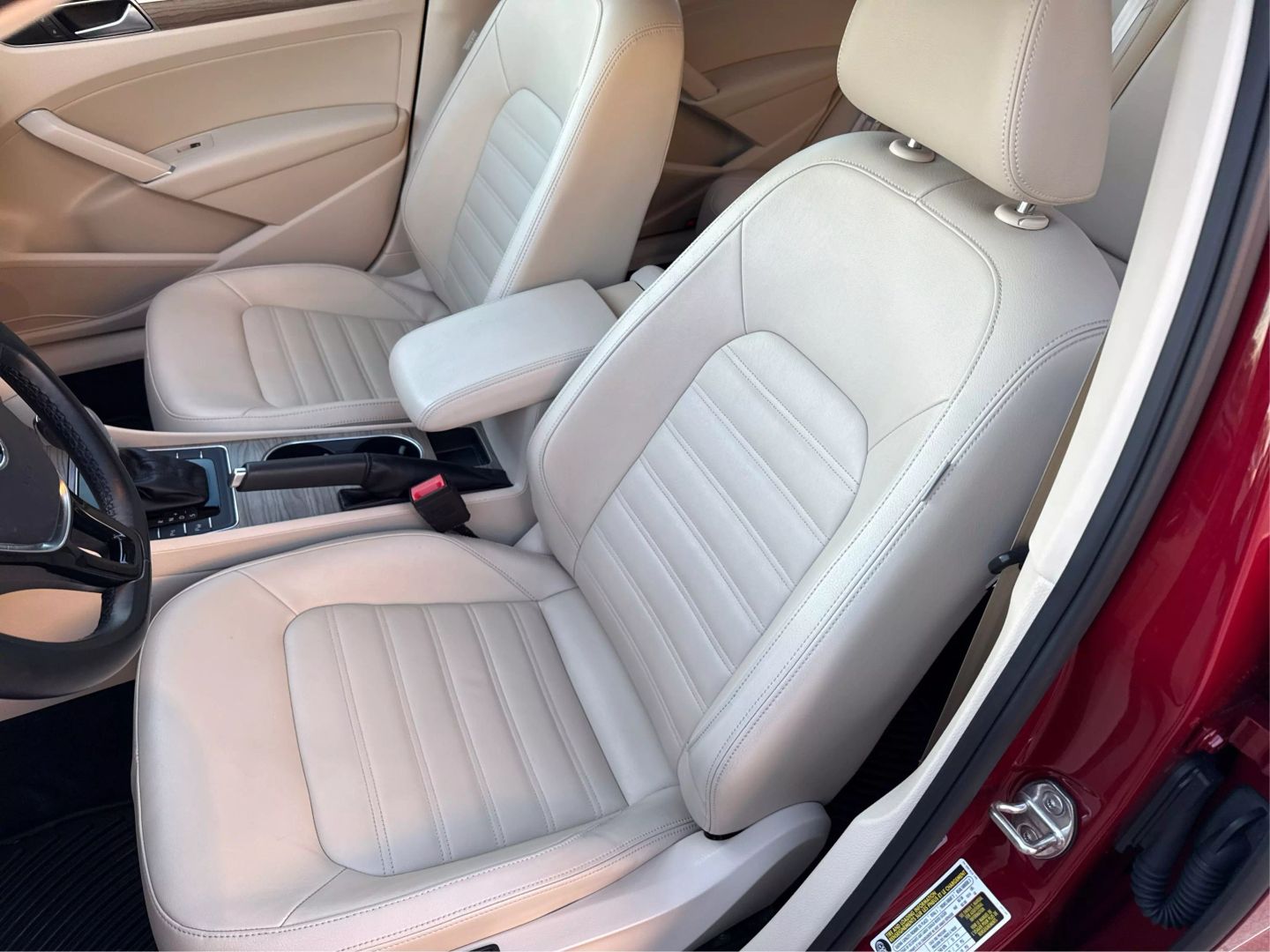 2018 Volkswagen Passat - Image 30