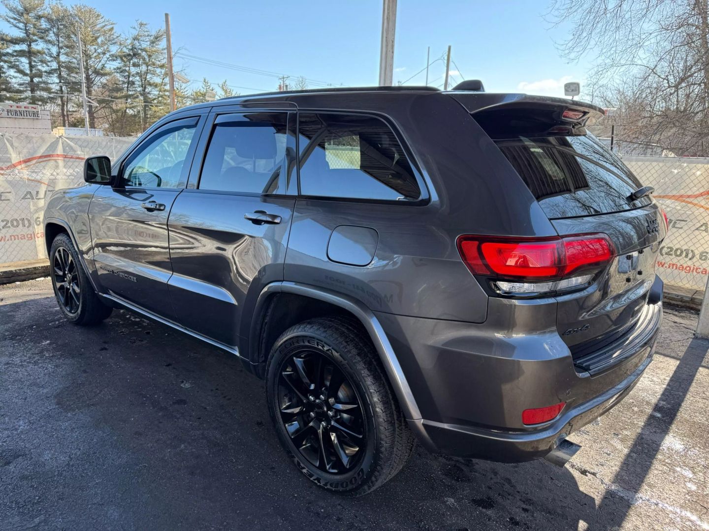 2018 Jeep Grand Cherokee - Image 13