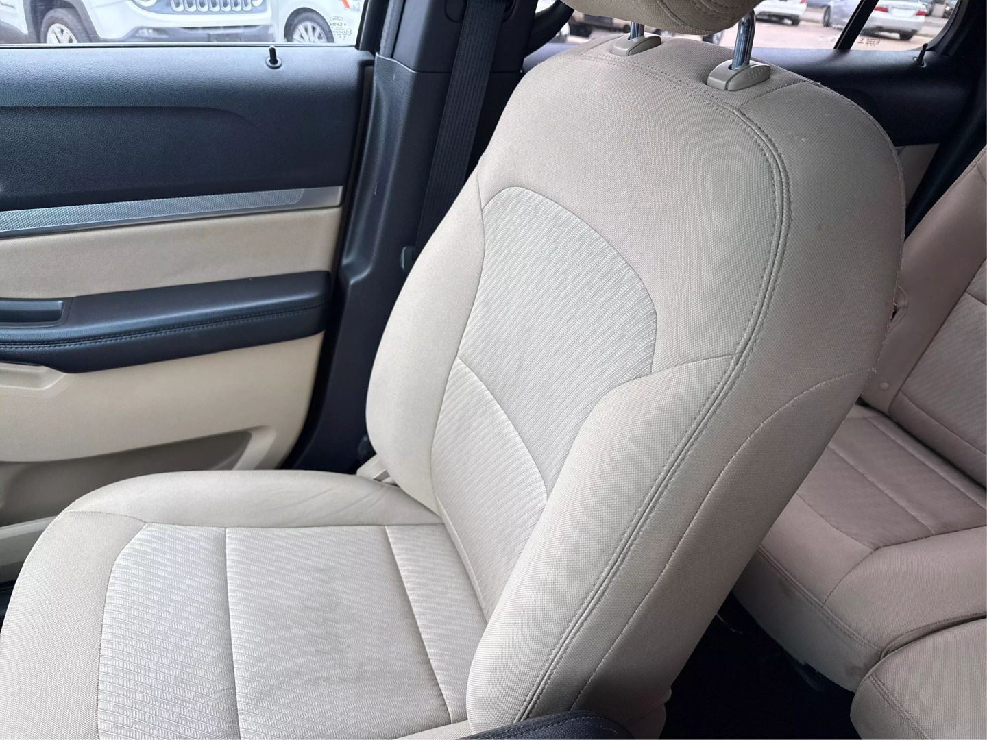 2017 Ford Explorer - Image 28