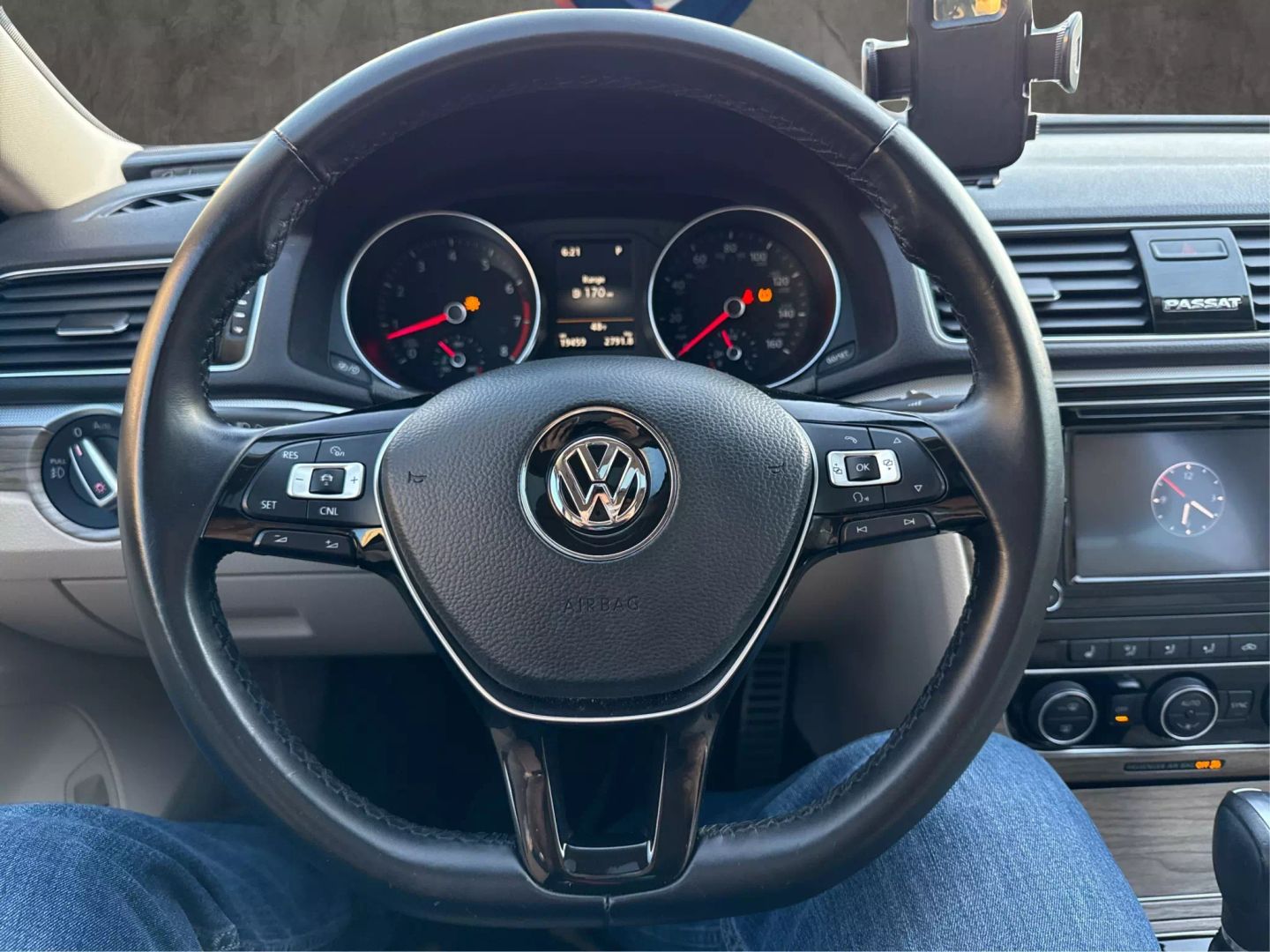2018 Volkswagen Passat - Image 35