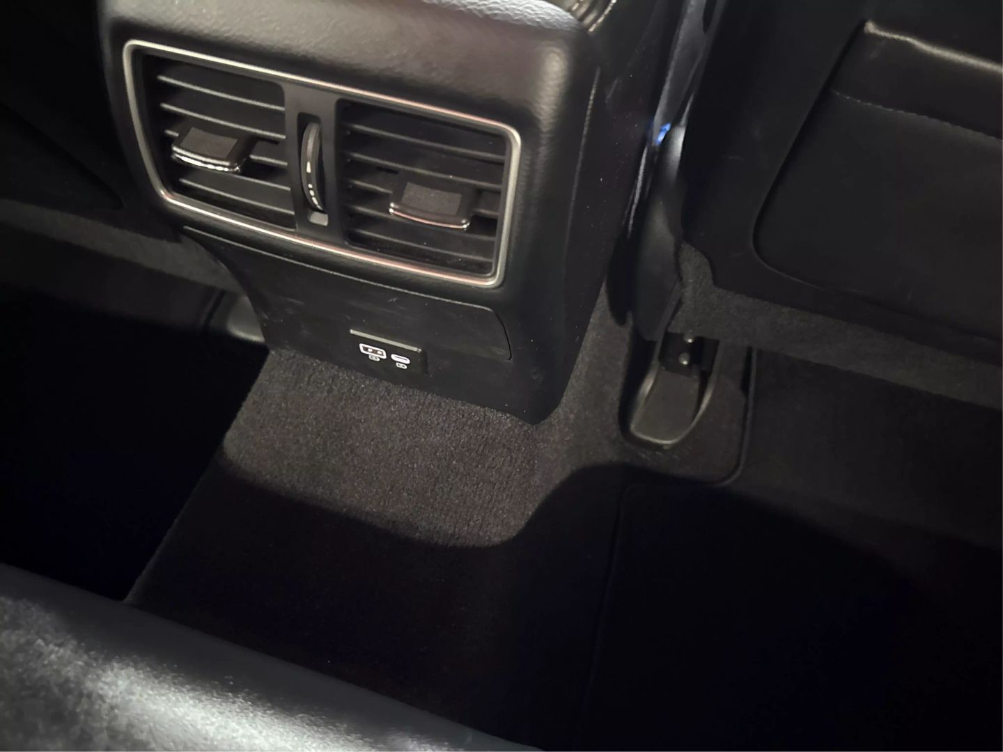 2021 Infiniti Q50 - Image 28