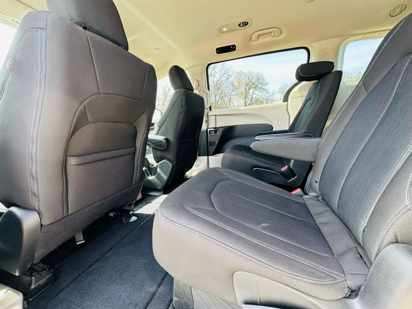 2022 Chrysler Voyager - Image 15