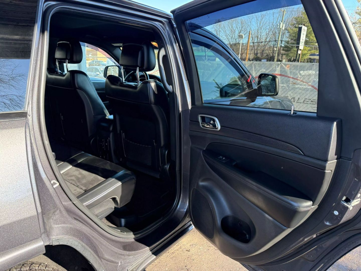 2018 Jeep Grand Cherokee - Image 24