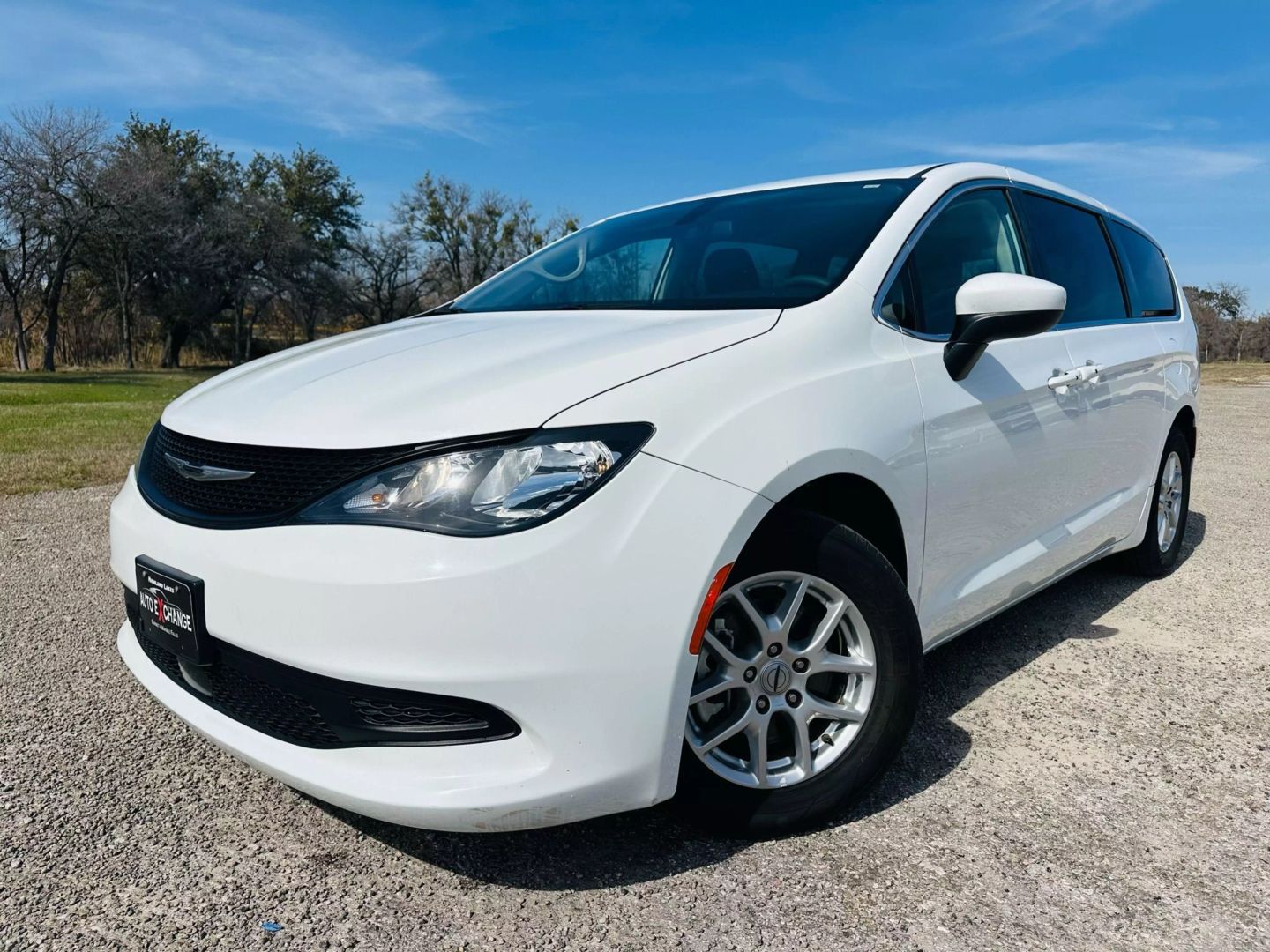 2022 Chrysler Voyager - Image 1
