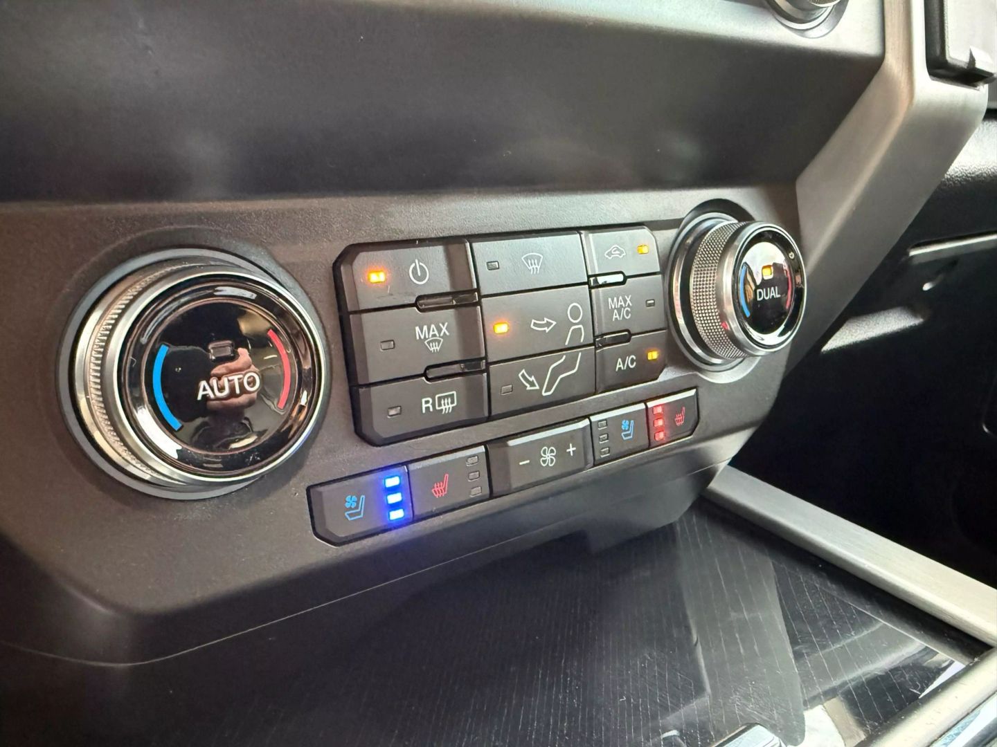 2021 Ford F250 Super Duty Crew Cab - Image 32
