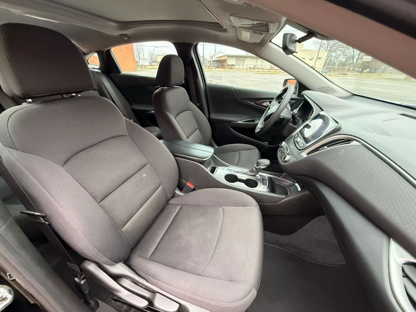 2022 Chevrolet Malibu - Image 27