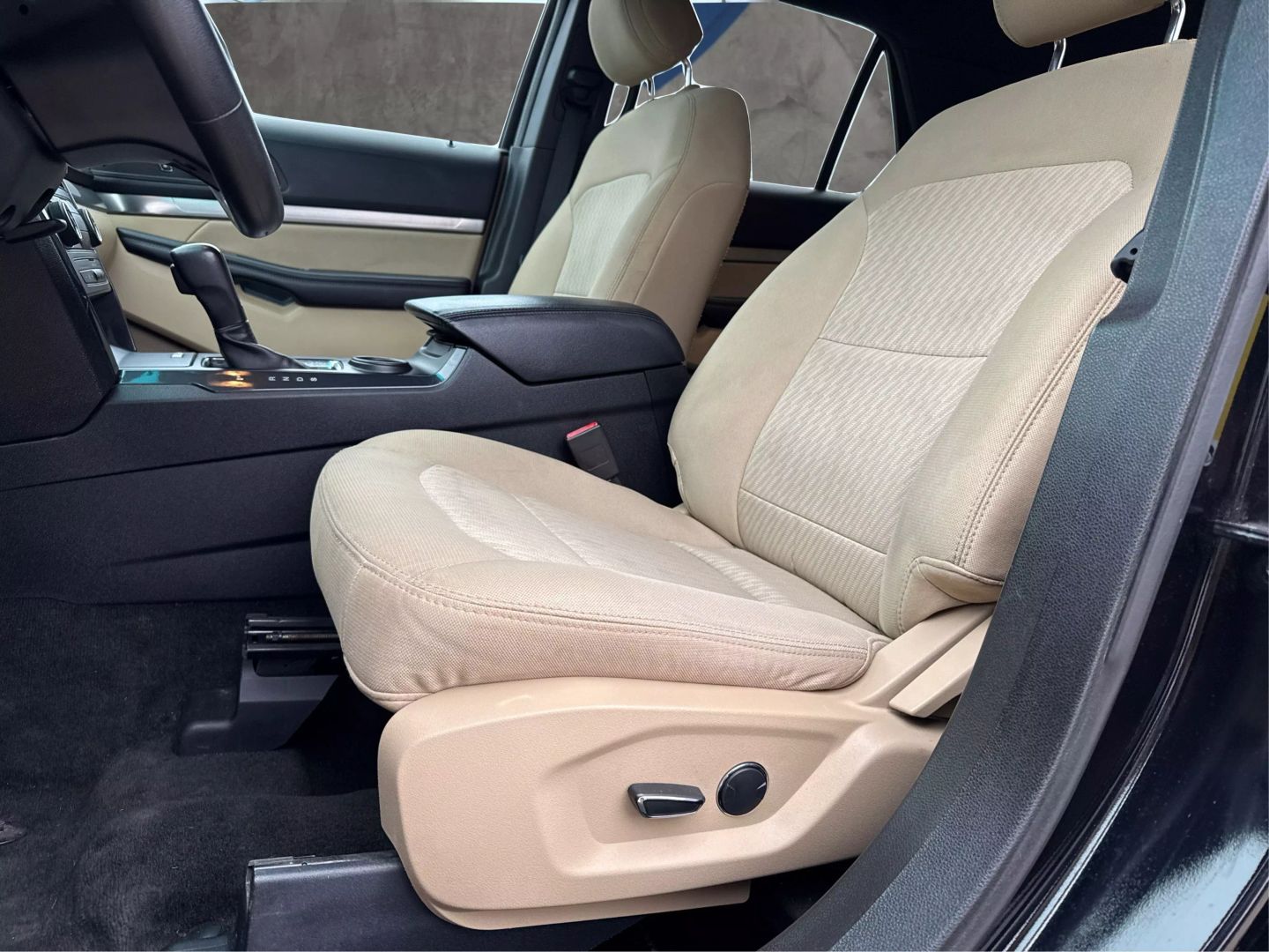 2017 Ford Explorer - Image 33