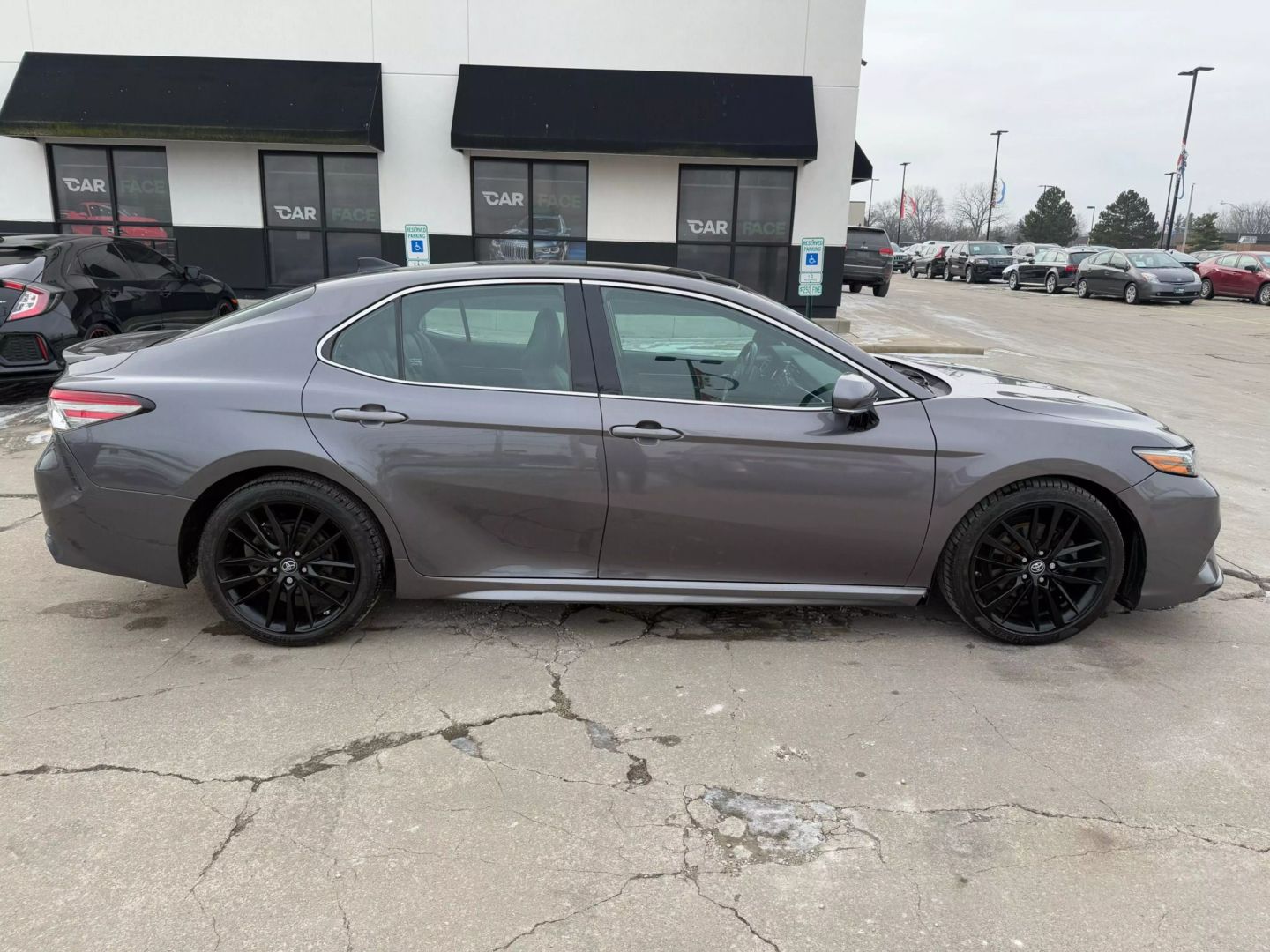 2018 Toyota Camry - Image 16